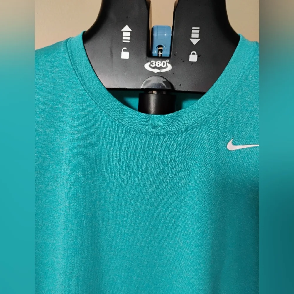 Nike Dri-FIT Women's Athletic Top – Size Medium - Picture 7 of 8